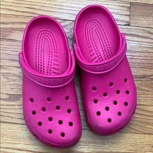 Women’s pink crocs